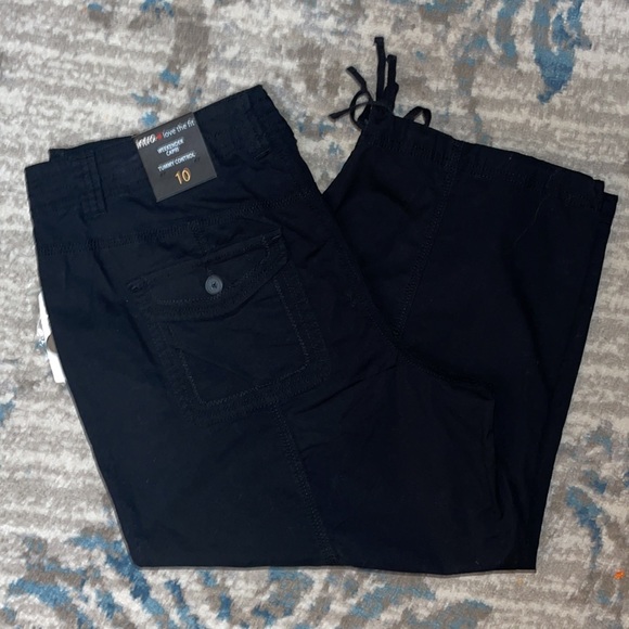 Intro. Weekender Capri (NWT) - Picture 2 of 6